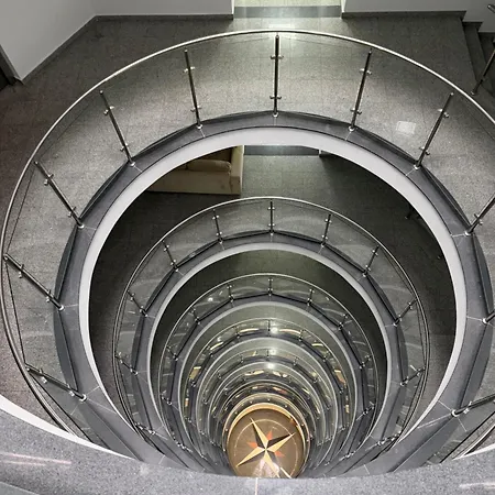 Resident Aparments Two Bed With Balcony דירה